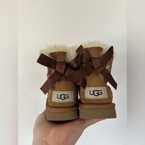 UGG Mini Bailey Bow II Boot - Toddler / Little Kid - Chestnut Size 6